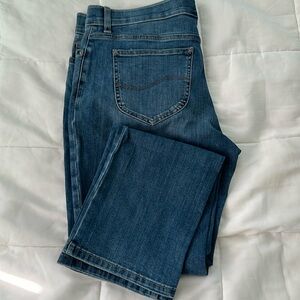 Women’s Lee jeans.  Reg fit straight leg. Size 16. Like new.